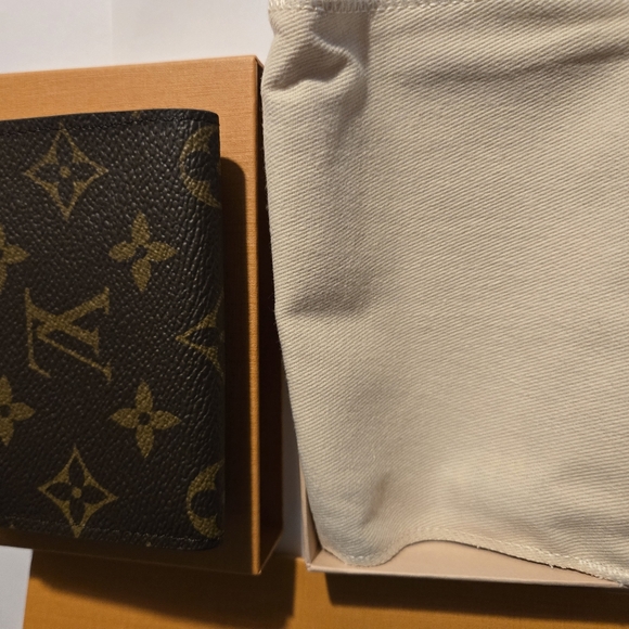 Athentic Louis Vuitton Envelope Business Card Holder - Picture 2 of 11